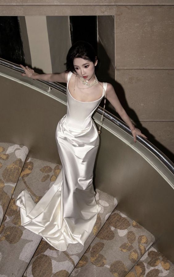 Vintage Mermaid Straps Sleeveless Satin Ivory Wedding Dresses P884