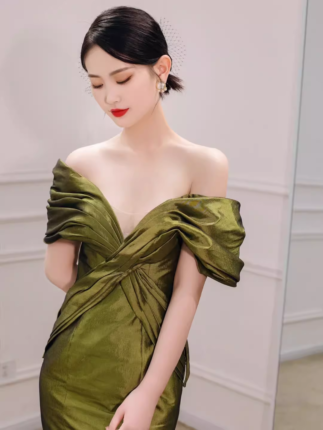 Sexy Mermaid Off The Shoulder Green Prom Dresses Satin Long Prom Gown P518