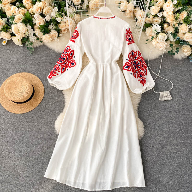 Bohemian Embroidered Round Neck Balloon Sleeve Women Dress P083