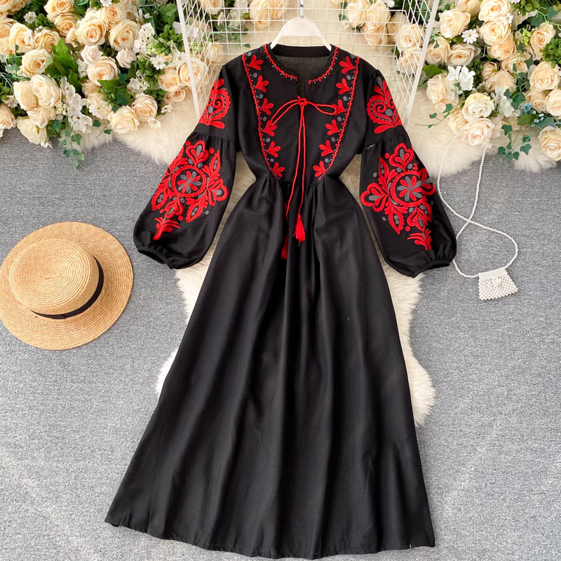 Bohemian Embroidered Round Neck Balloon Sleeve Women Dress P083