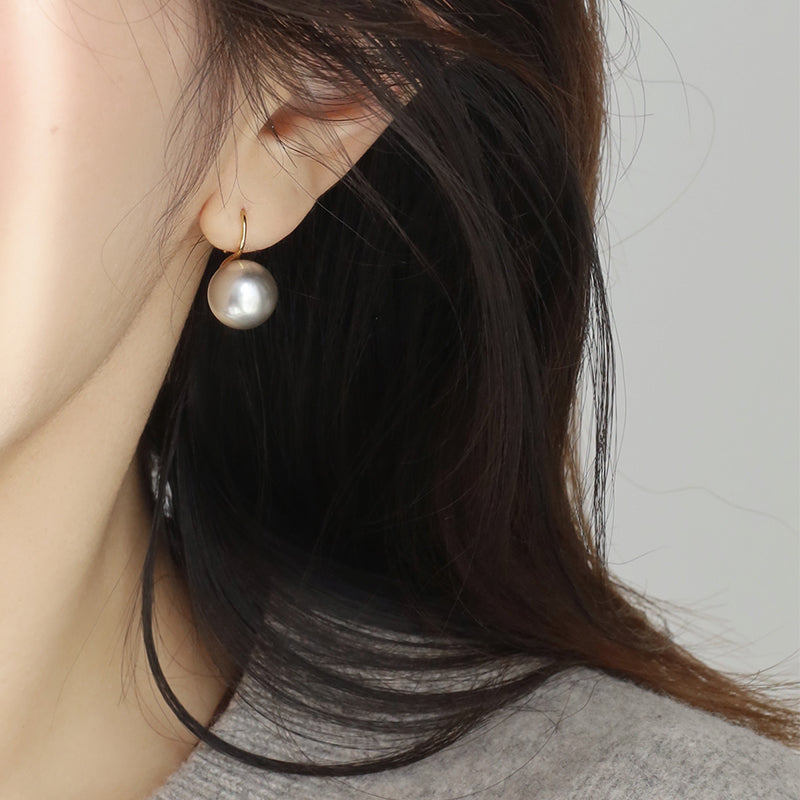 Gray Pearl Earrings Temperament Versatile Women's Classic Round Earhooks e015