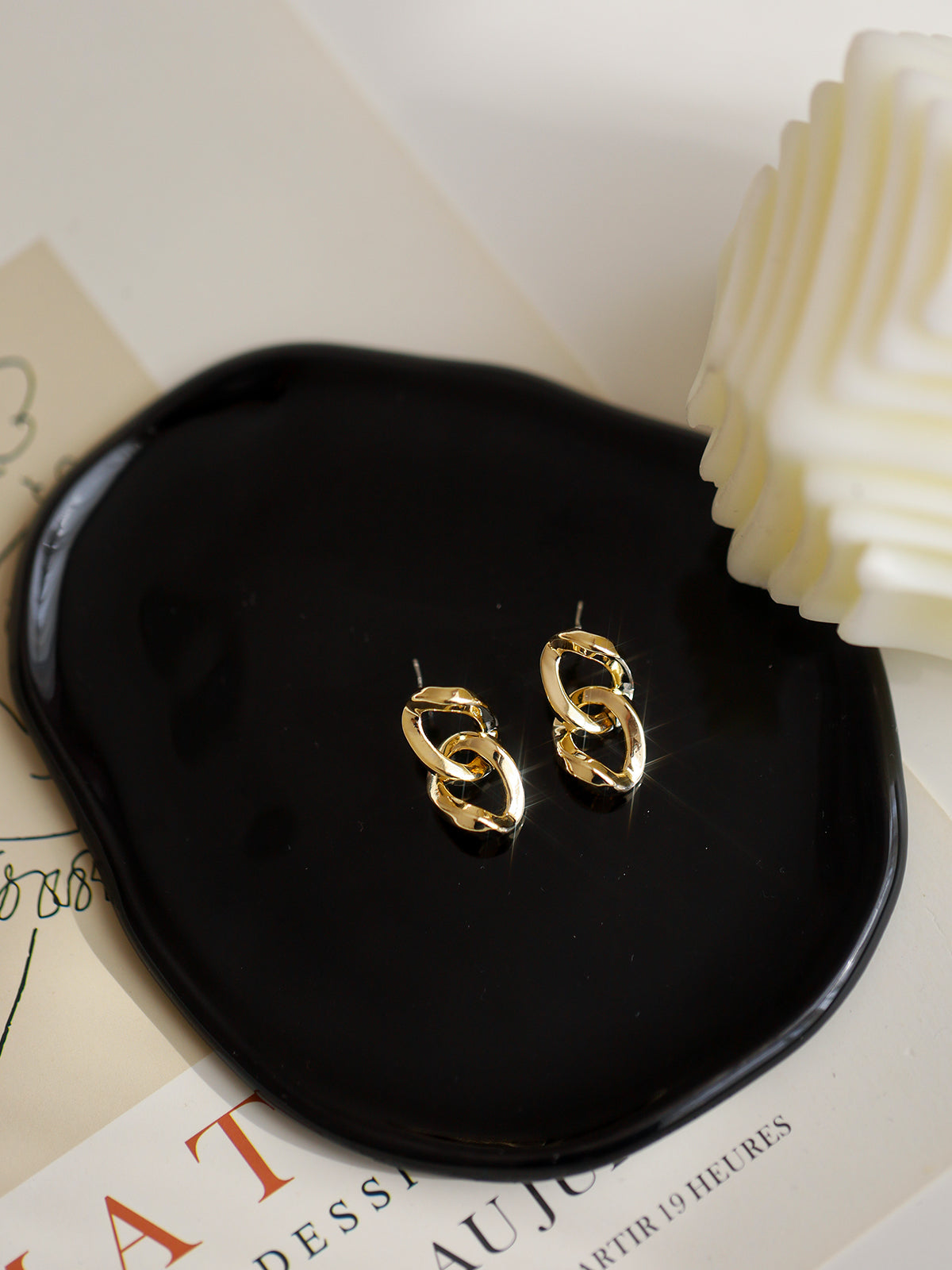 2023 new trendy earrings light luxury high-end niche geometric design earrings for women e011